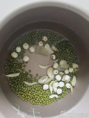 绿豆百合莲子汤的做法 步骤1