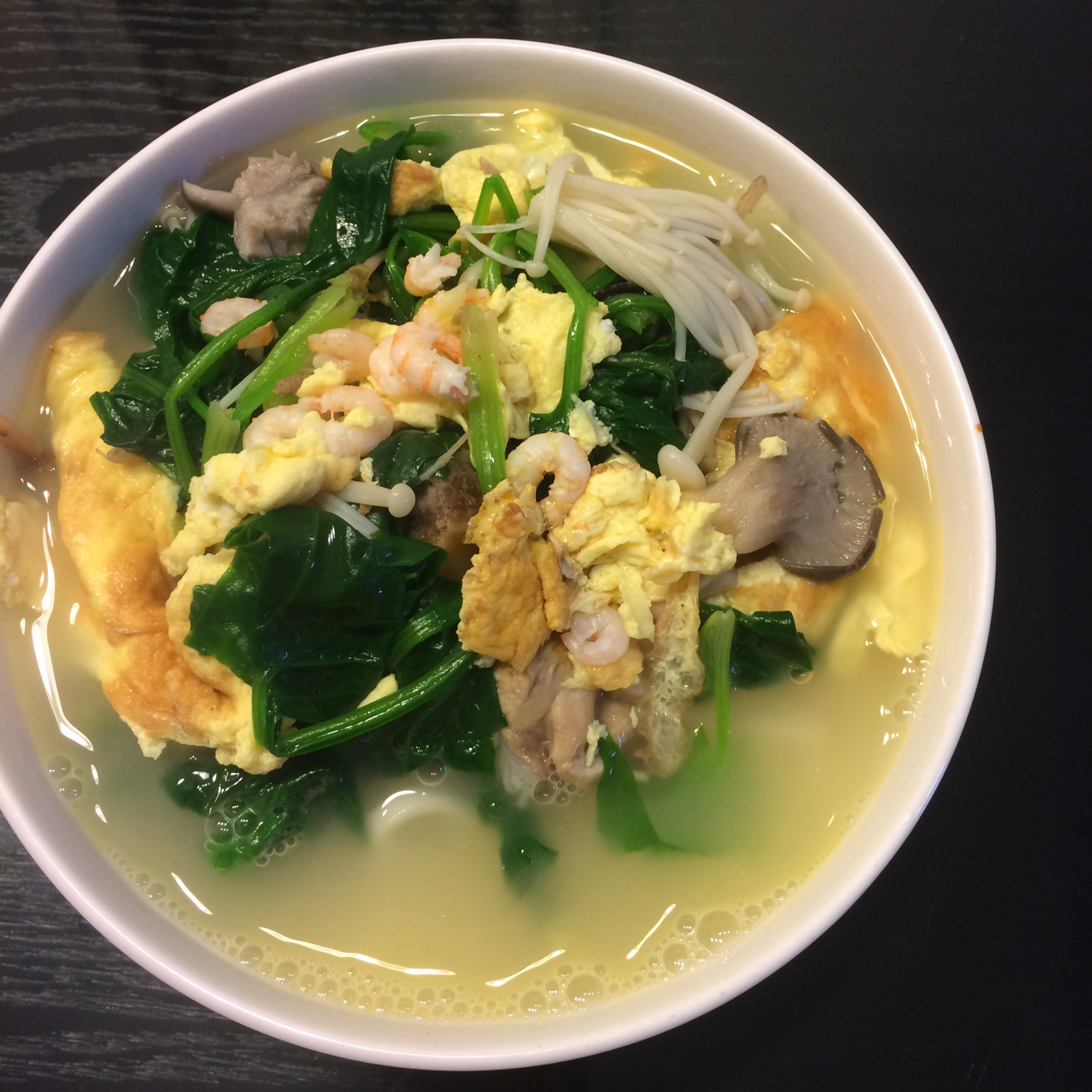 菠菜鸡蛋面
