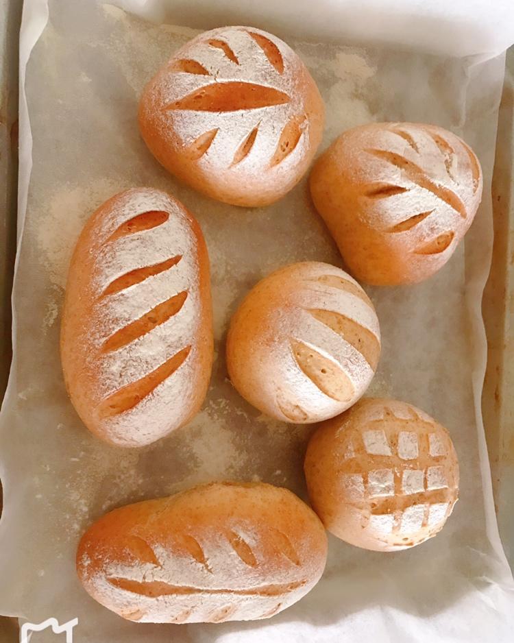 蔡小强做的全麦红豆面包