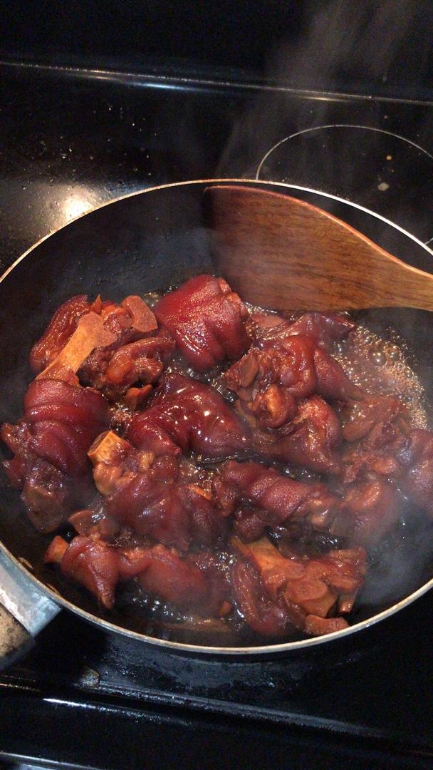 美味的家常菜：红烧猪蹄