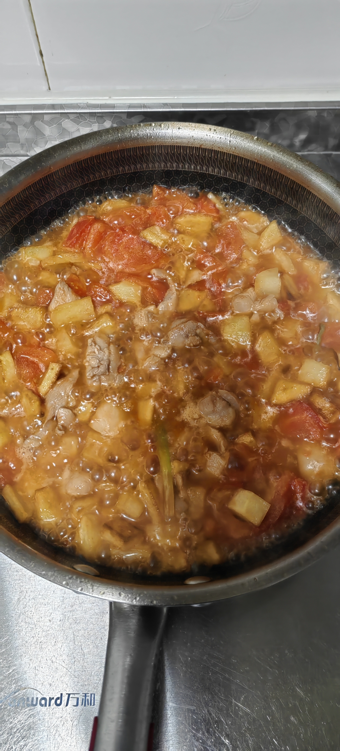 厨师长教你：“番茄土豆烧鸡腿”的下饭做法，咸鲜微酸，家常美味