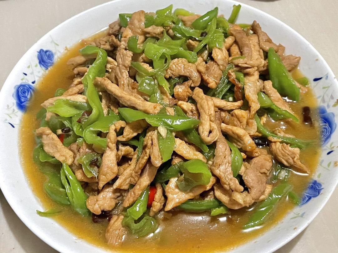 青椒肉丝，这样炒太好吃了。