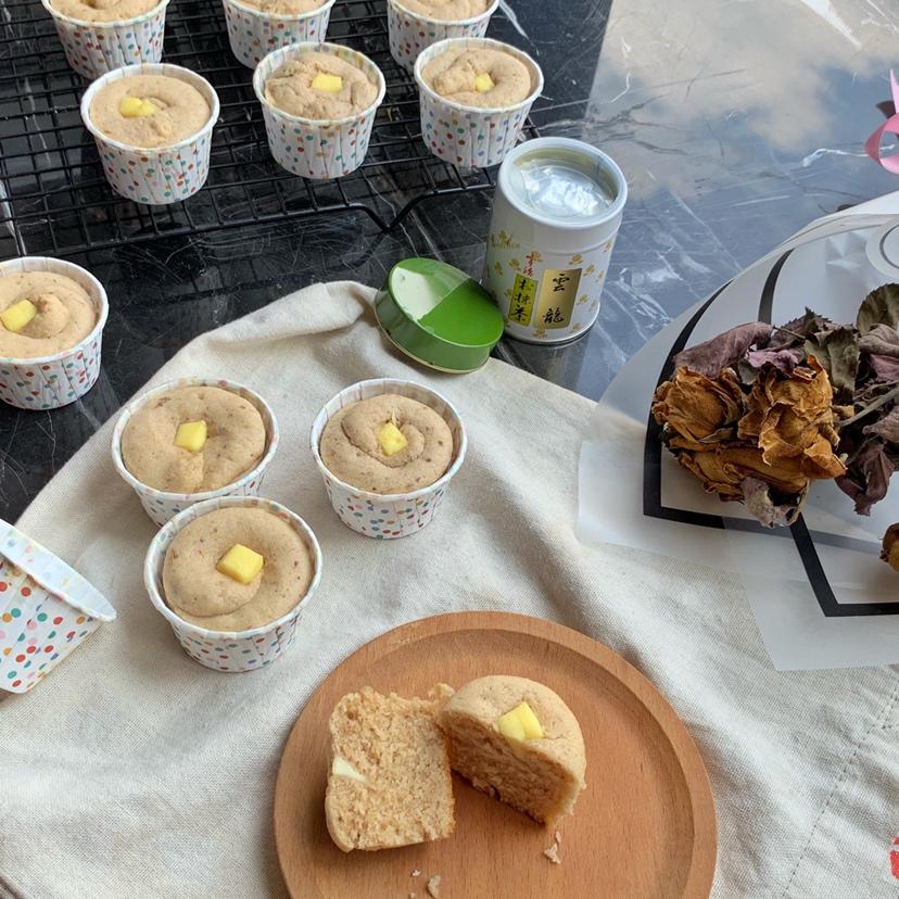 玫瑰双重乳酪杯子蛋糕