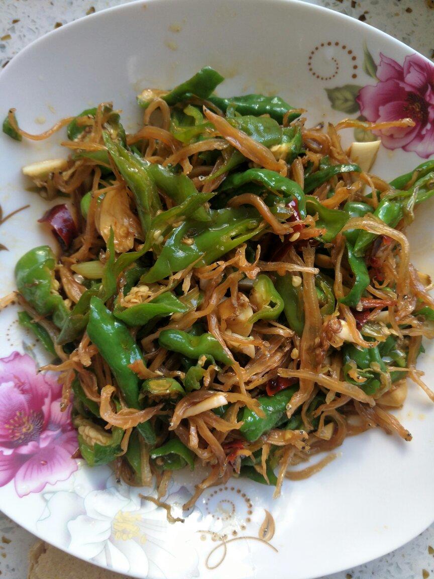 每食每刻的做的青椒炒银鱼