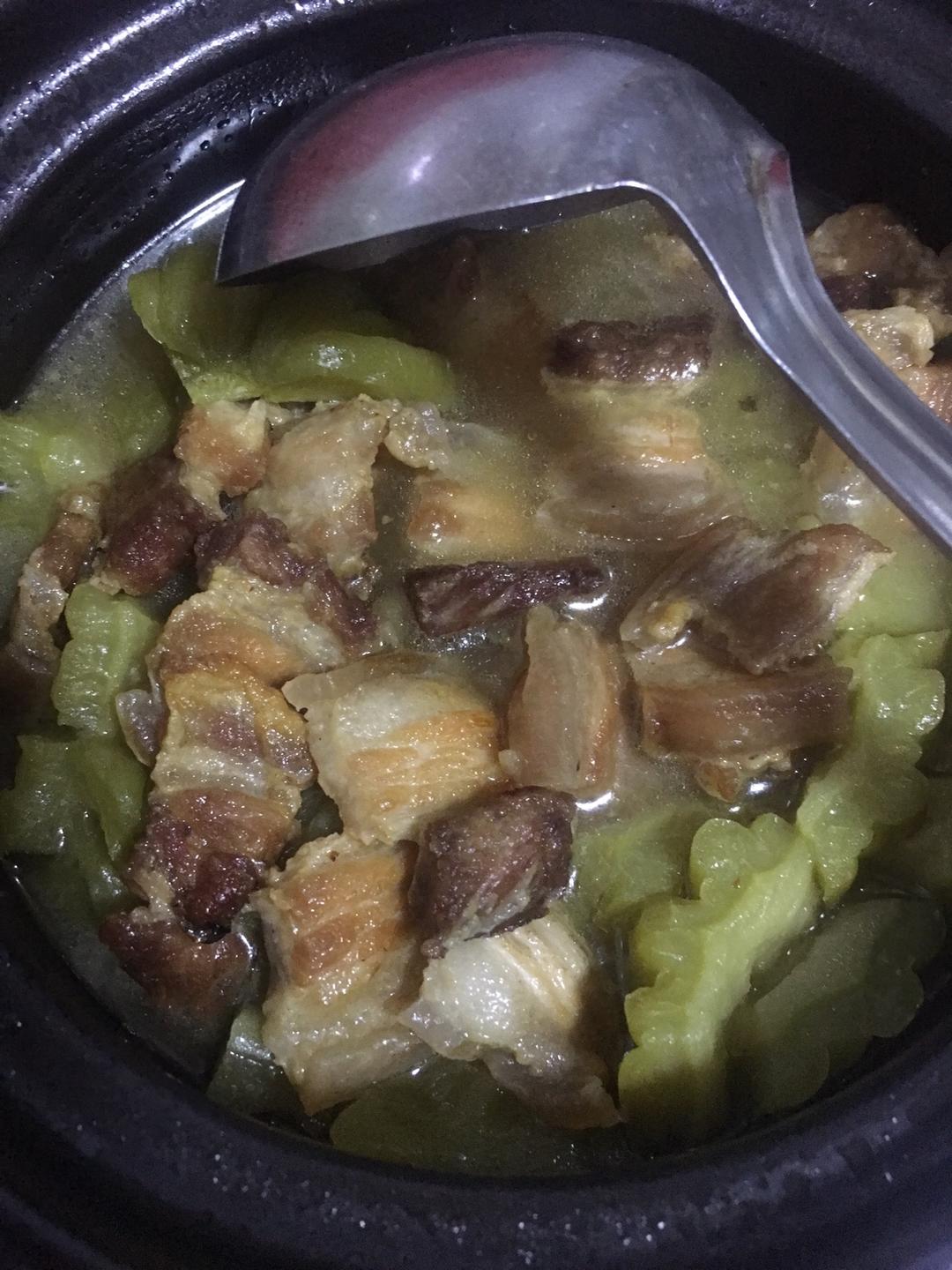 五花肉苦瓜煲