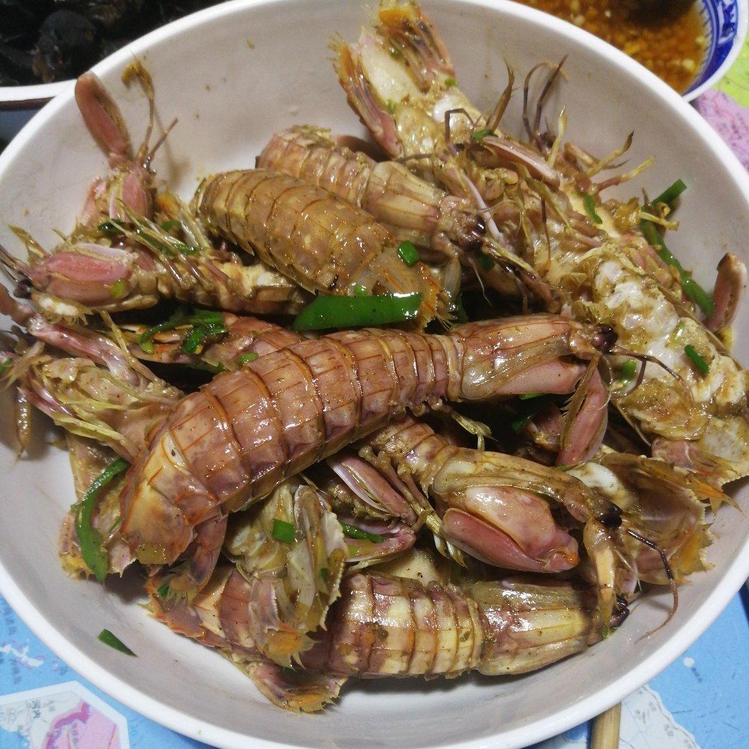 无油炸版的椒盐皮皮虾和巧拨虾壳的方法