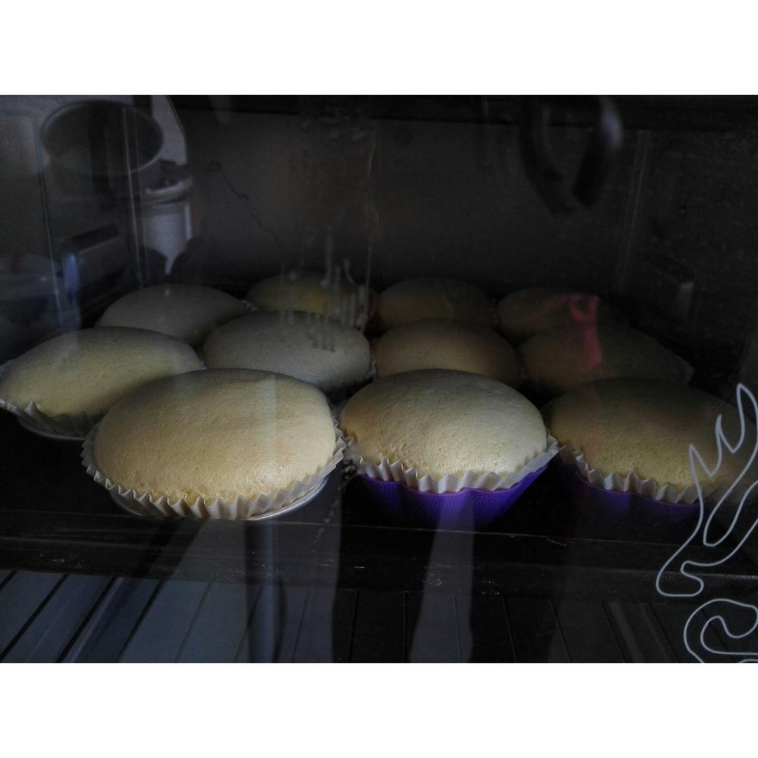 蛋香十足の海绵杯子蛋糕，伴手礼好选择。