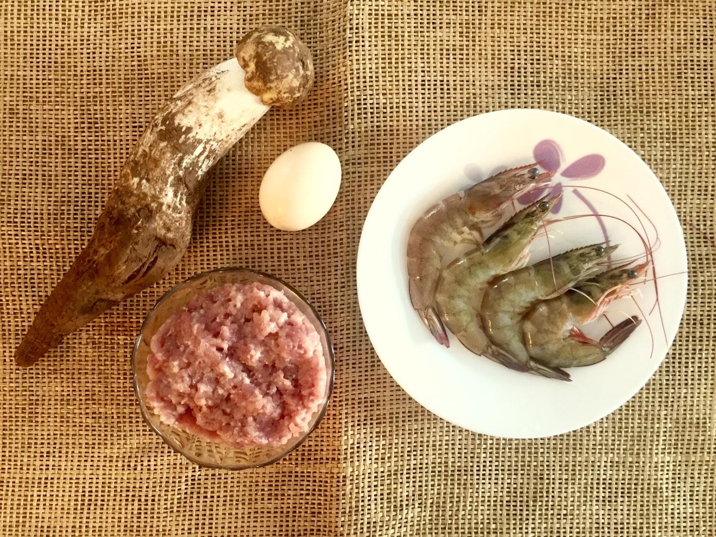 鲜鸡枞虾仁煎饺的做法 步骤1