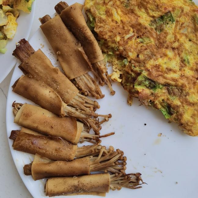 豆腐皮卷金针菇
