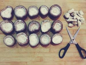 芝士培根烤蘑菇的做法 步骤2