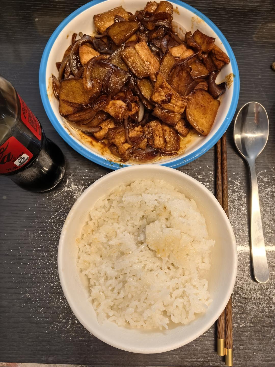 可以拌饭吃的五花肉炒土豆片