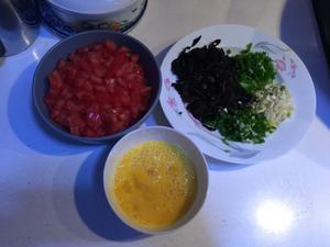 西红柿鸡蛋盖浇面的做法 步骤1