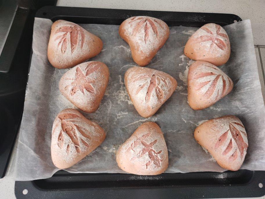 火龙果软欧包，粉嘟嘟～