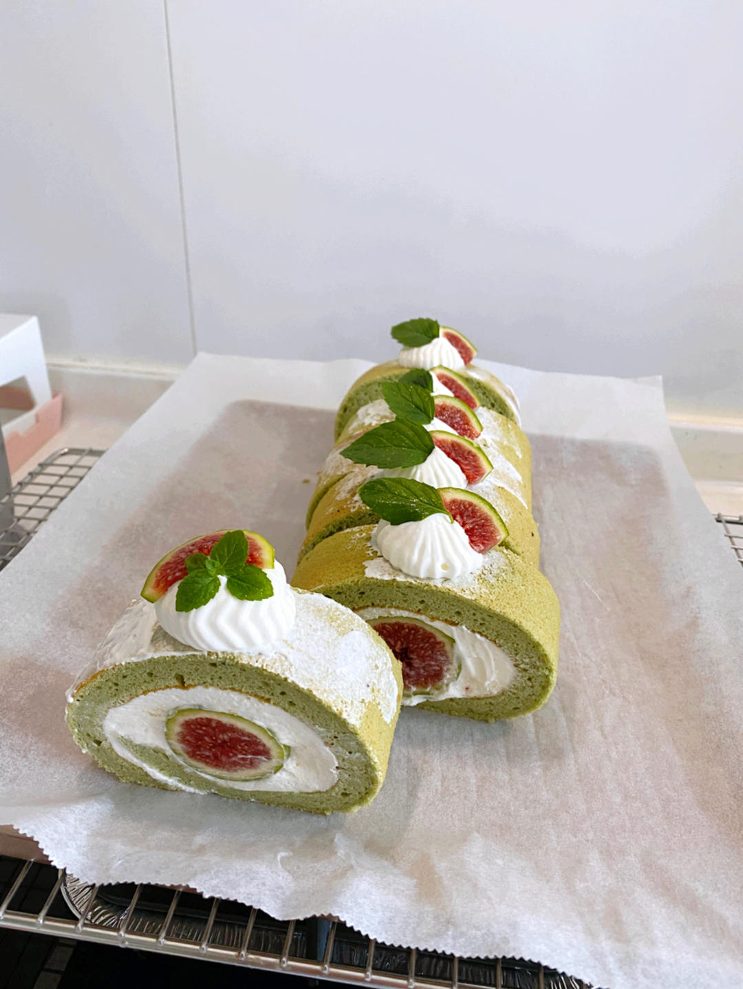 清爽绿色系--开心果青提蛋糕卷