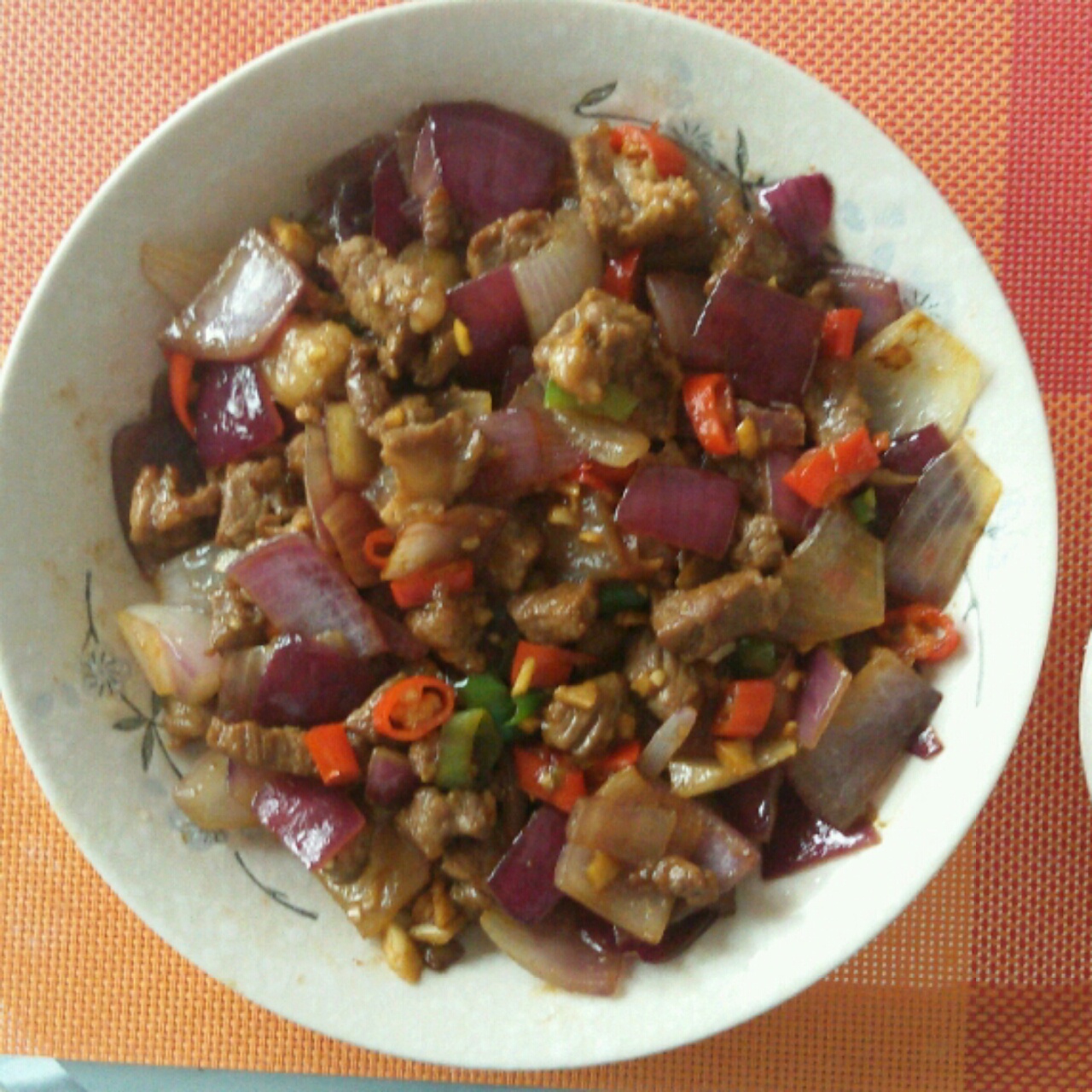 孜然洋葱炒牛肉粒