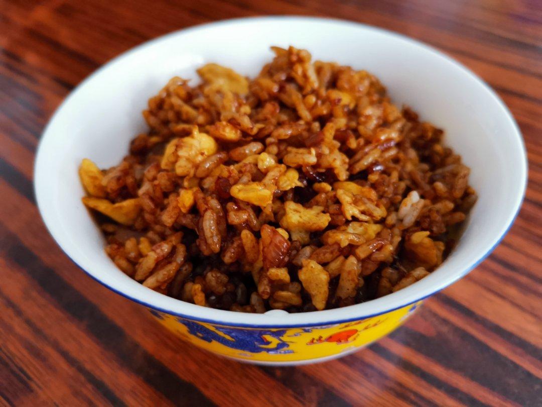 据说是 正宗酱油炒饭