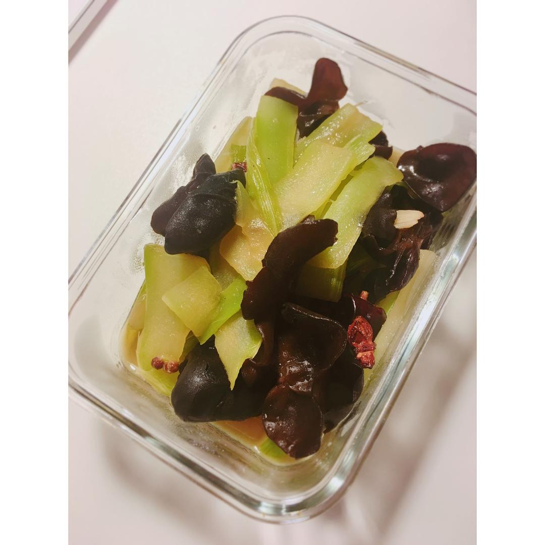 清炒莴笋