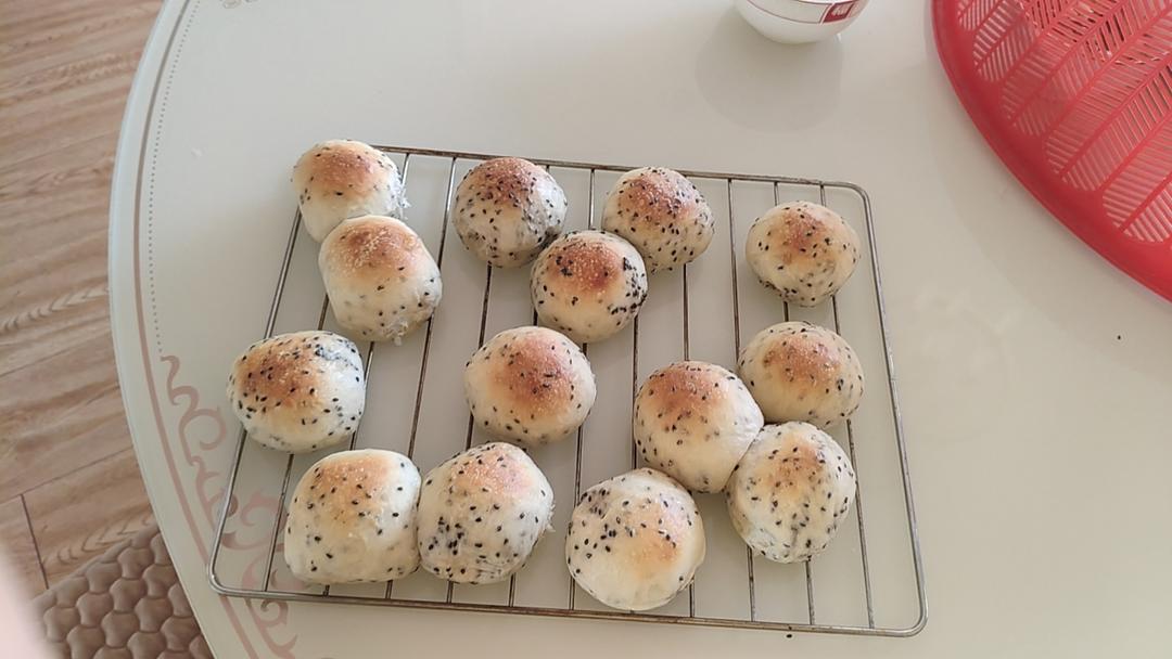 咸香柔软的黑芝麻小餐包｜新手友好