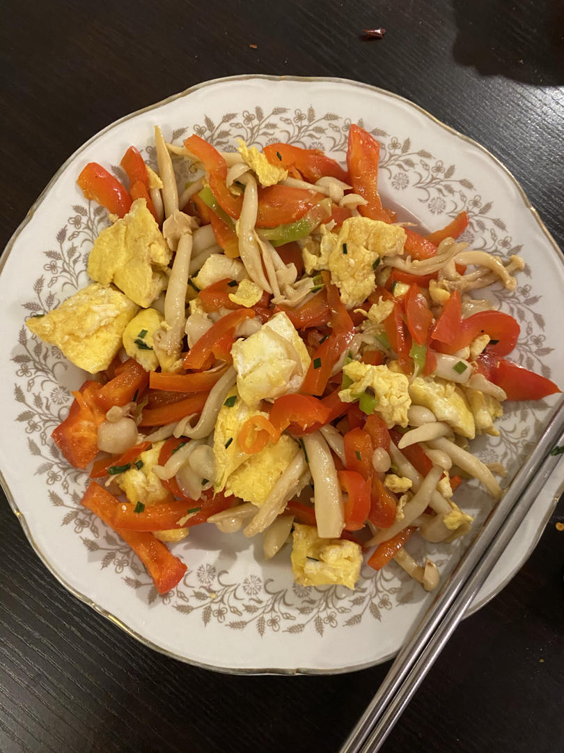 白玉菇青椒炒鸡蛋