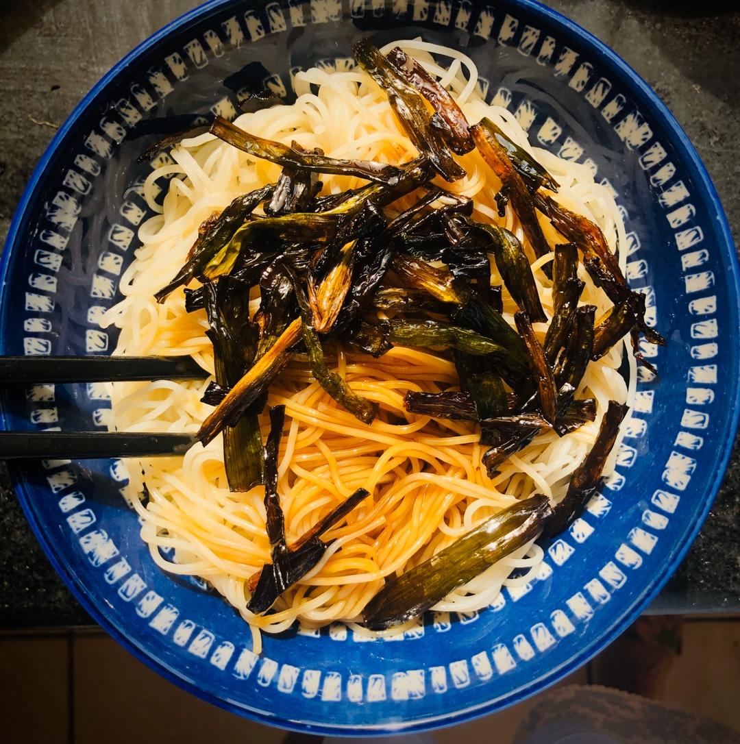 10分钟搞定的一碗葱油拌面