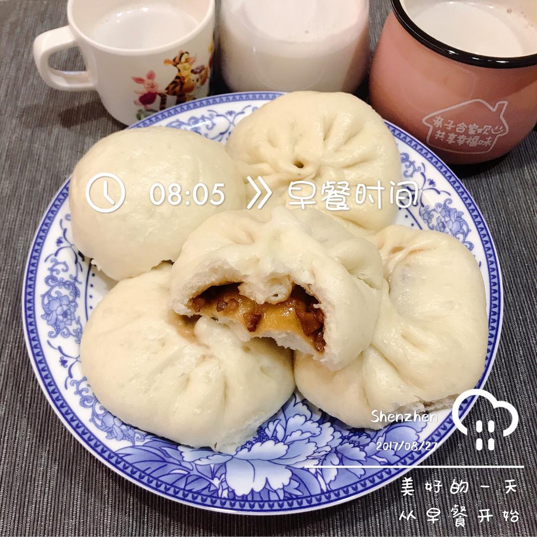 云朵般松软爆浆蜜汁叉烧包