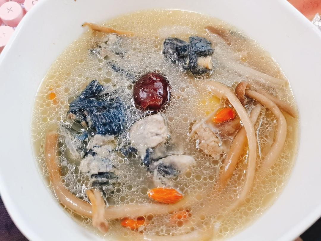 茶树菇土鸡汤