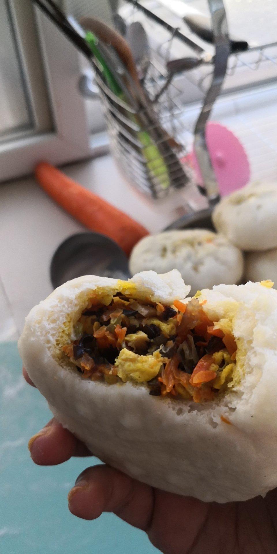 胡萝卜木耳鸡蛋素包子