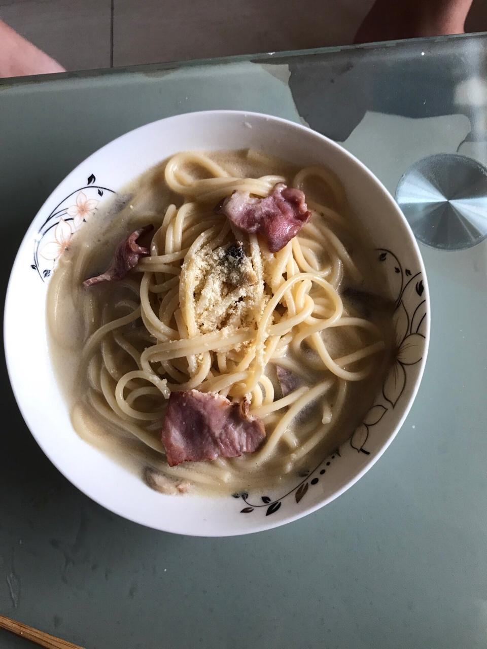白蘑菇奶油培根意面