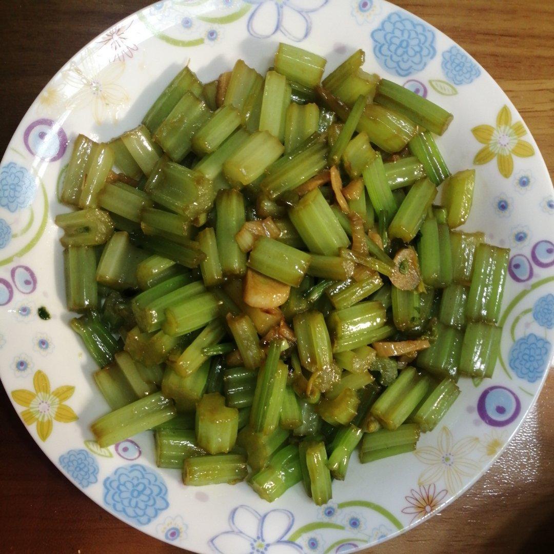 低脂家常菜炝炒芹菜