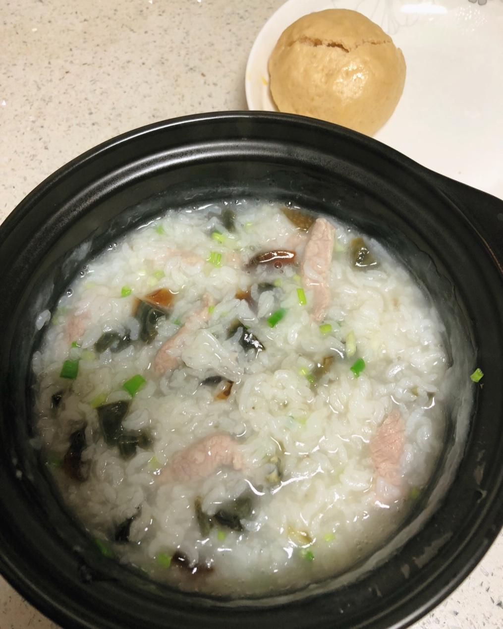 熊猫高宝做的皮蛋瘦肉粥