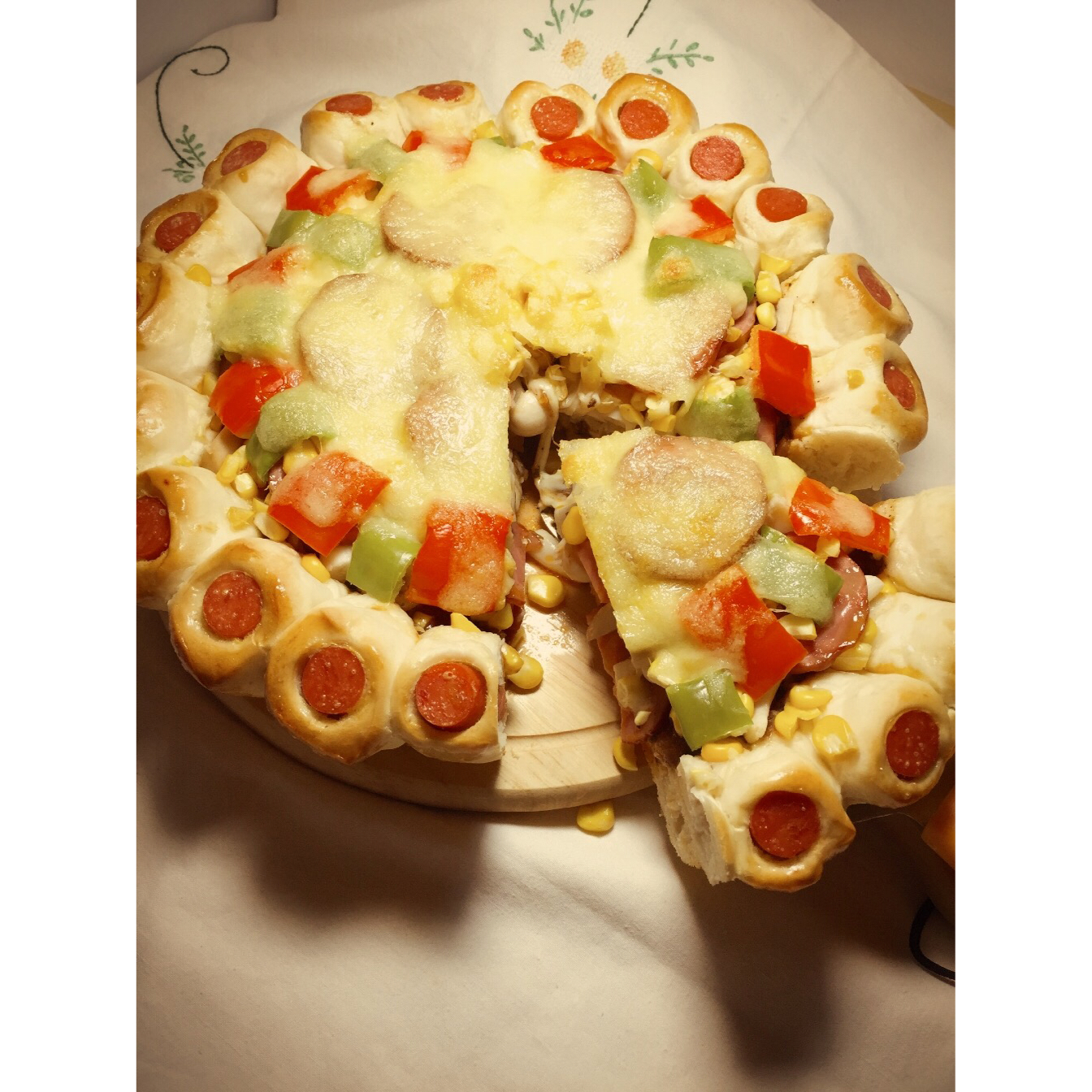 萨米肠蘑菇花边披萨