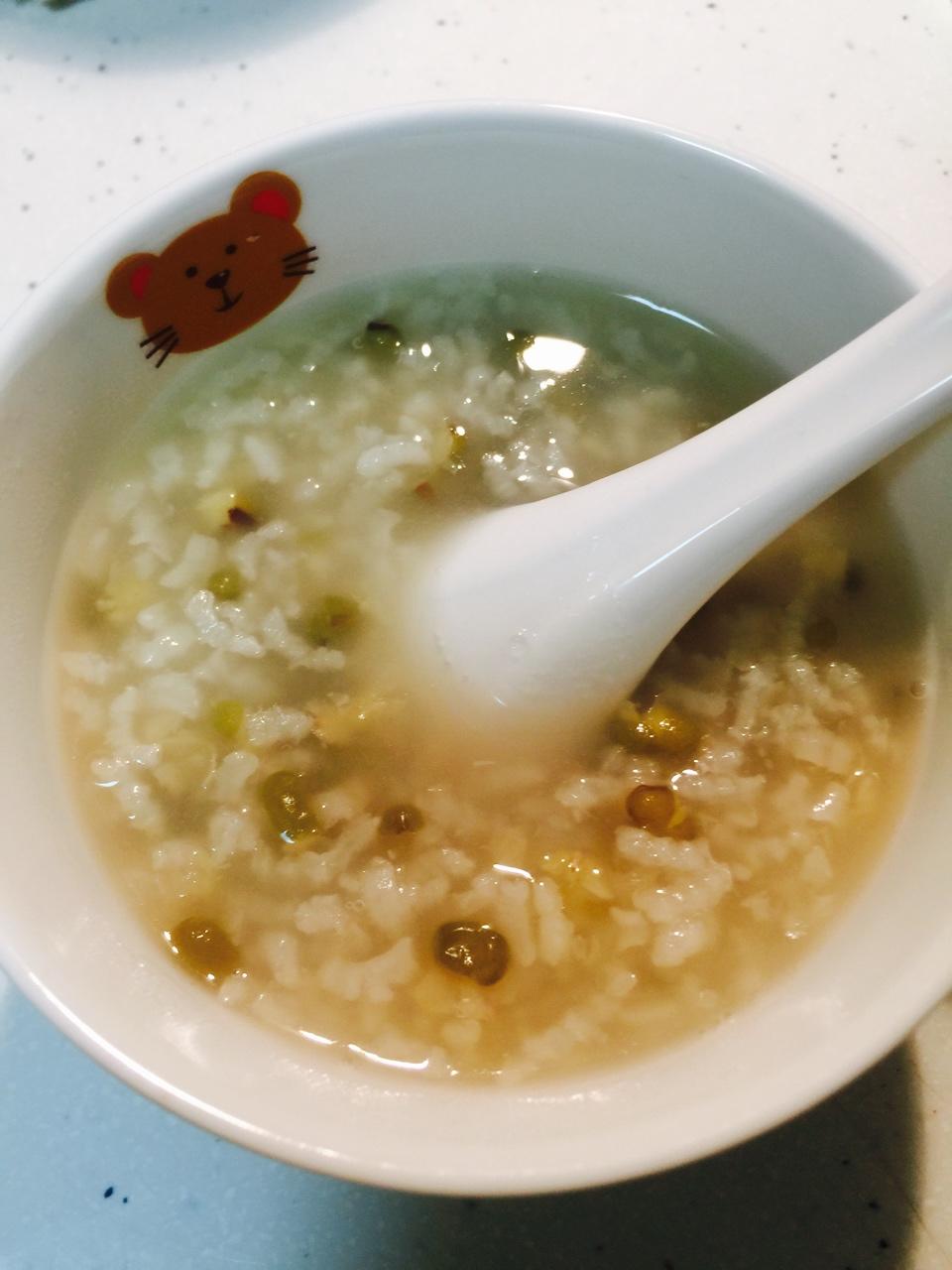 小呆一路吃过来做的绿豆粥