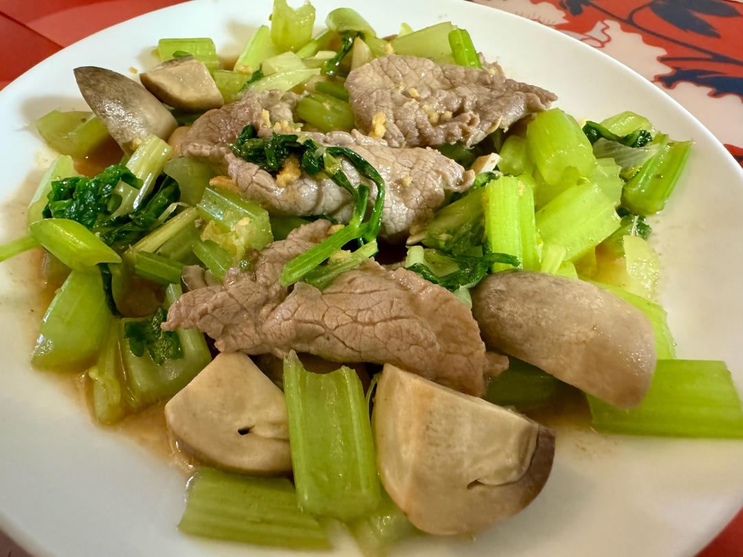 嫩炒牛肉片～～简单快手菜