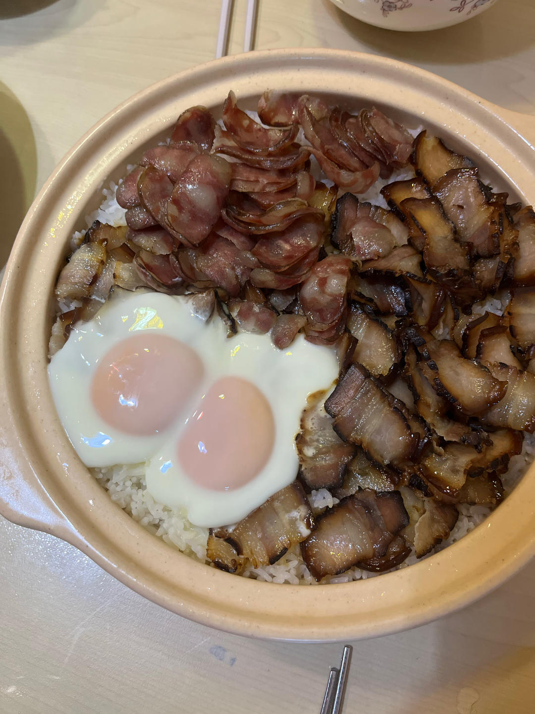 保姆级的「腊味煲仔饭2.0」加强版来了，地道老广味～