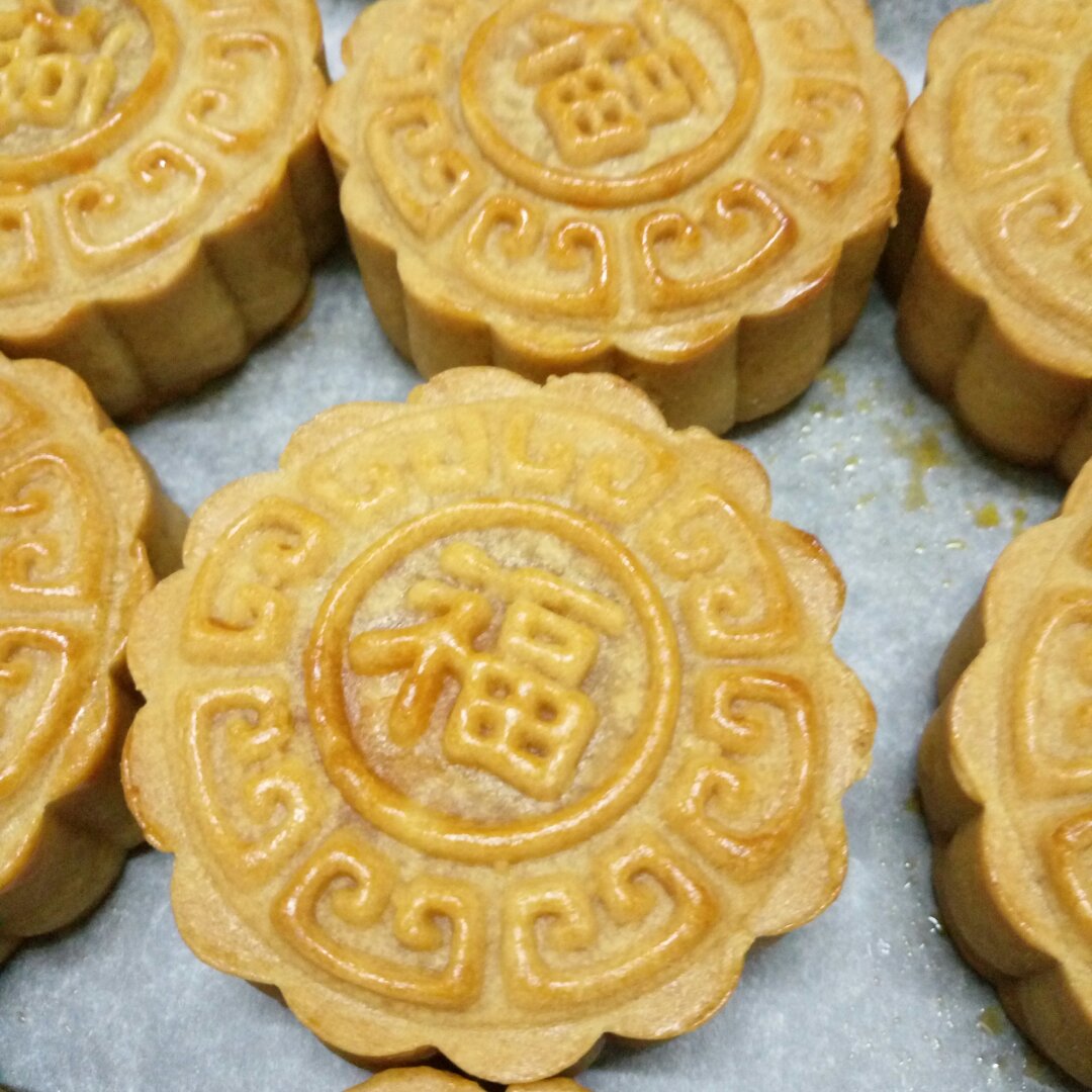 广式月饼－－蛋黄豆沙月饼