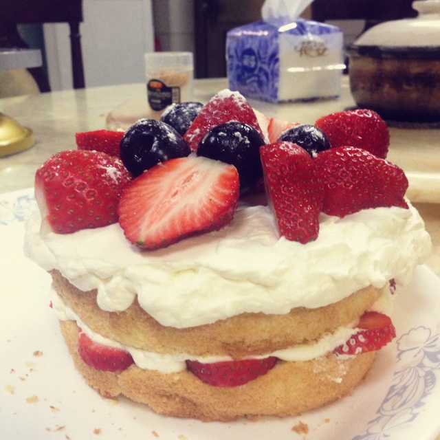 时下流行的鲜奶油戚风裸蛋糕