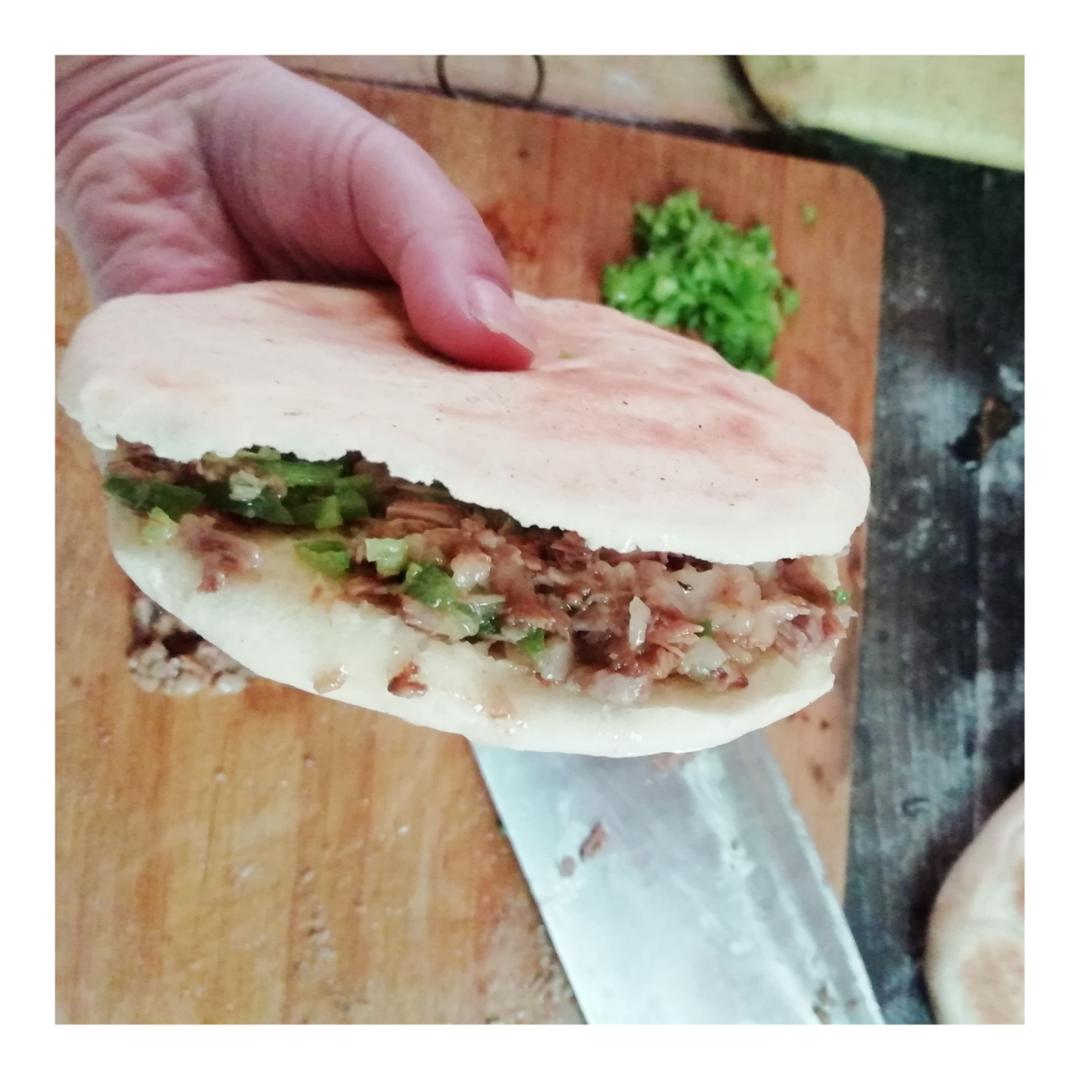 西安腊汁肉夹馍
