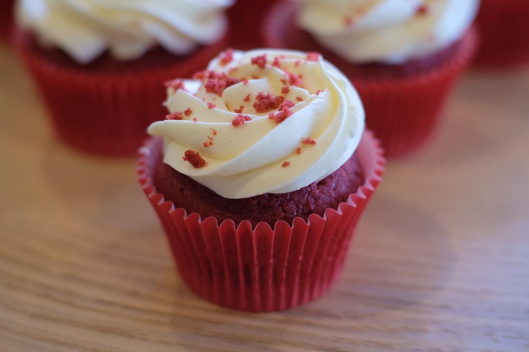 美国Magnolia红丝绒纸杯蛋糕·奶酪糖霜·奶酪味奶油的做法