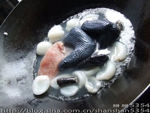 海底椰煲竹丝鸡的做法 步骤1