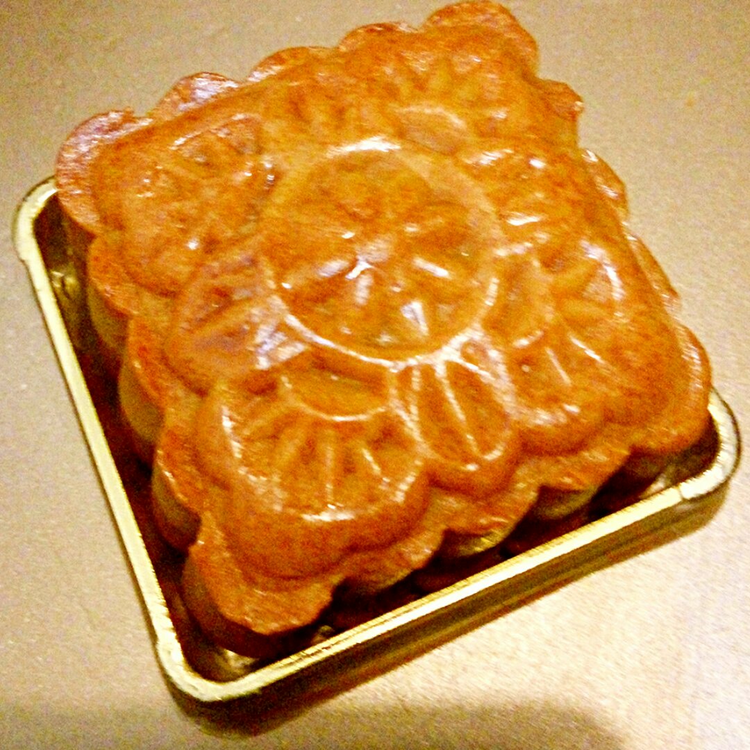 广式月饼—蛋黄莲蓉月饼