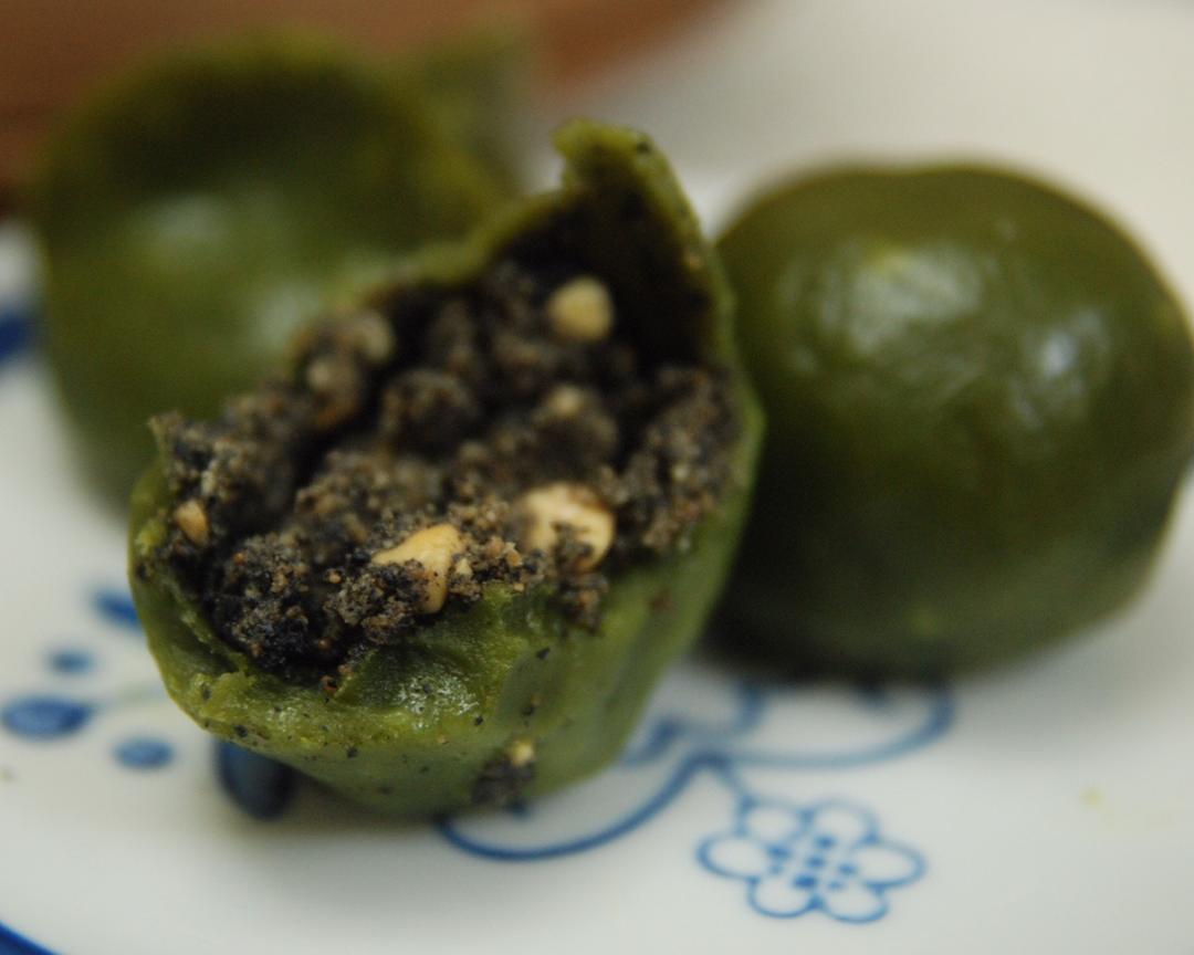 清明粿—艾青团子（附后：超好吃的花生芝麻馅）的做法