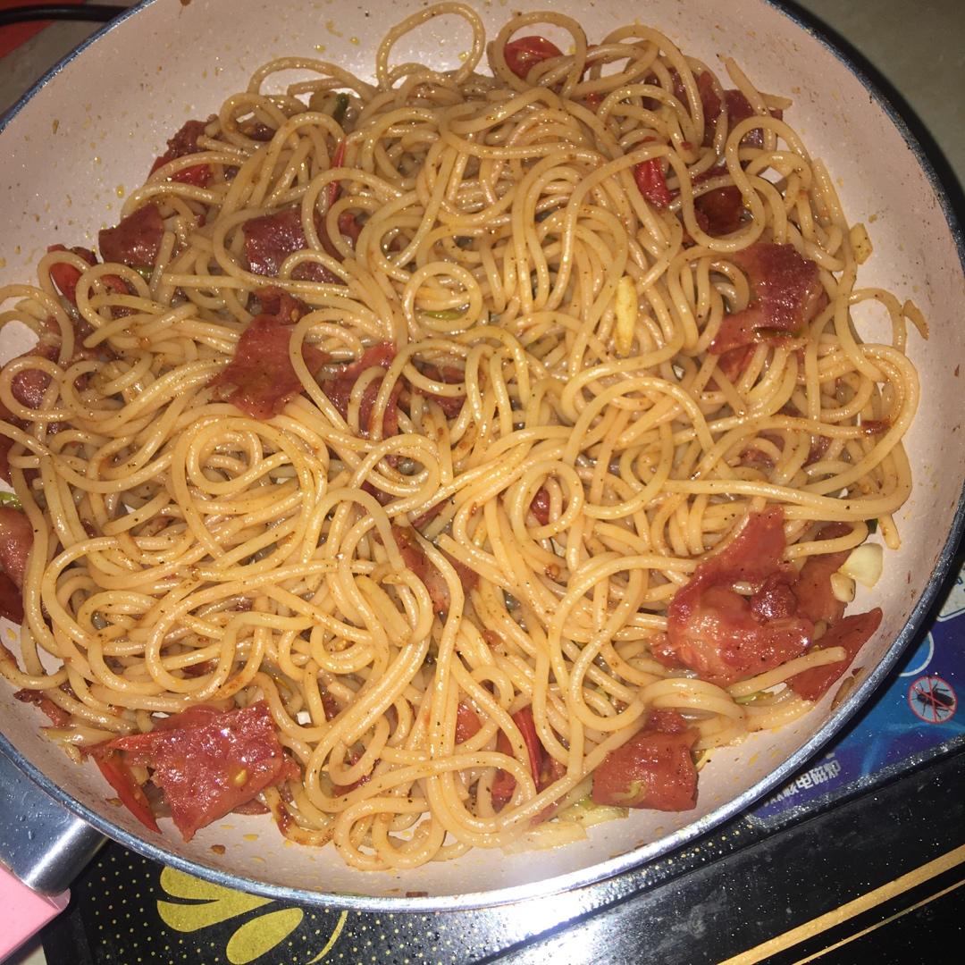 黑胡椒香蒜培根意大利面