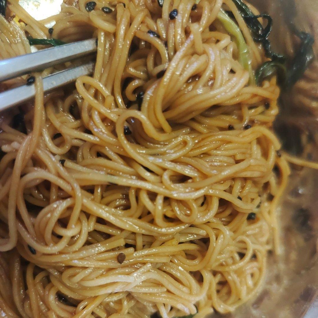 10分钟搞定的一碗葱油拌面