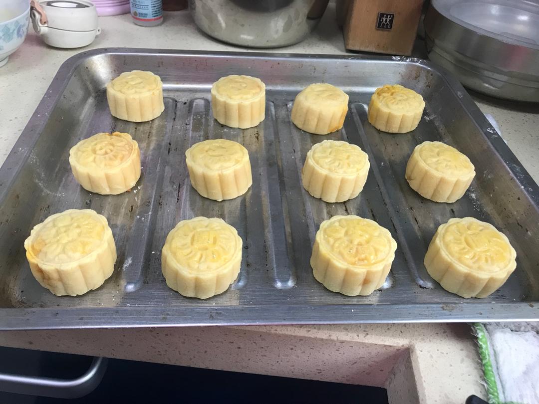 超详细图解版--流心奶黄月饼