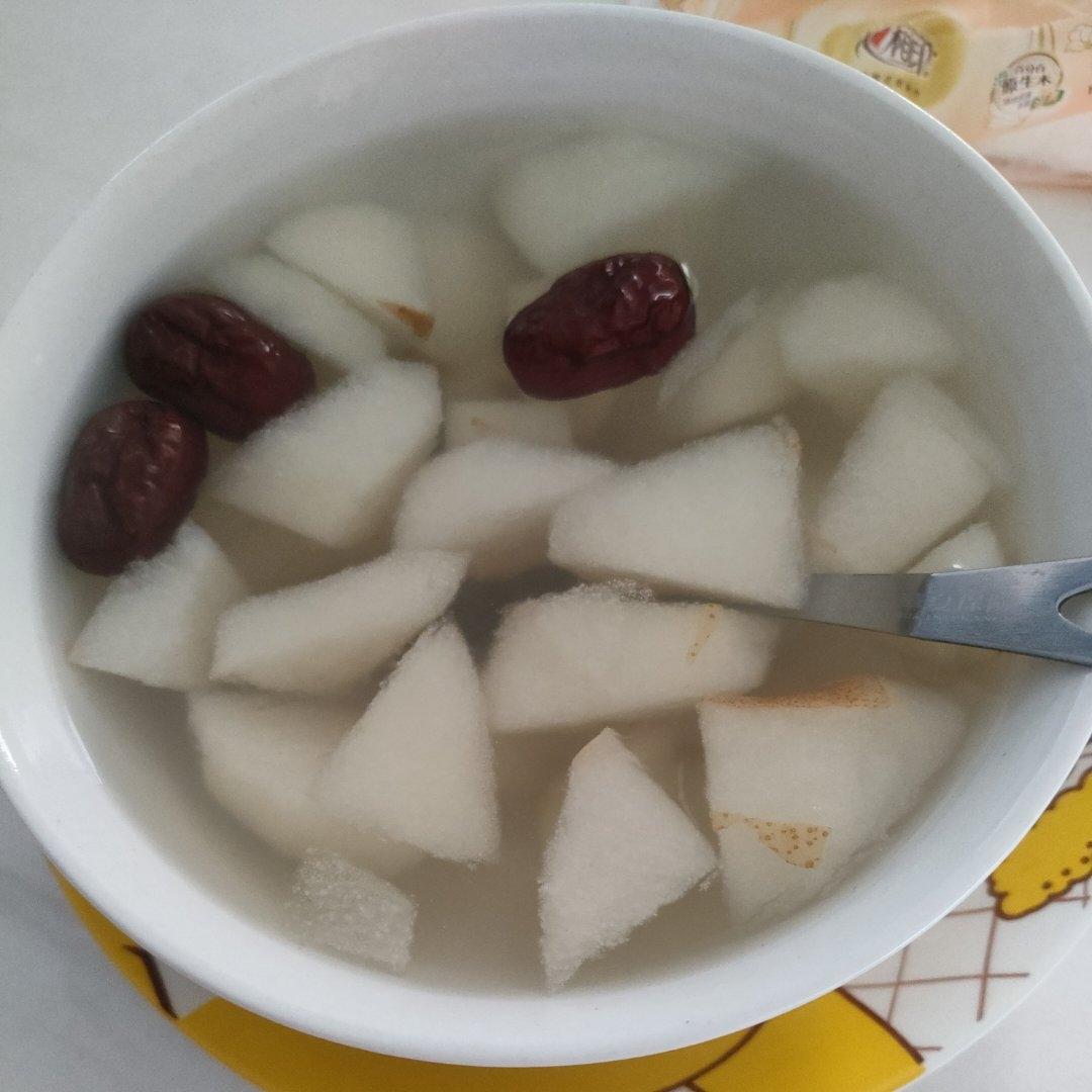冰糖雪梨汤（清热降火，润肺止咳）