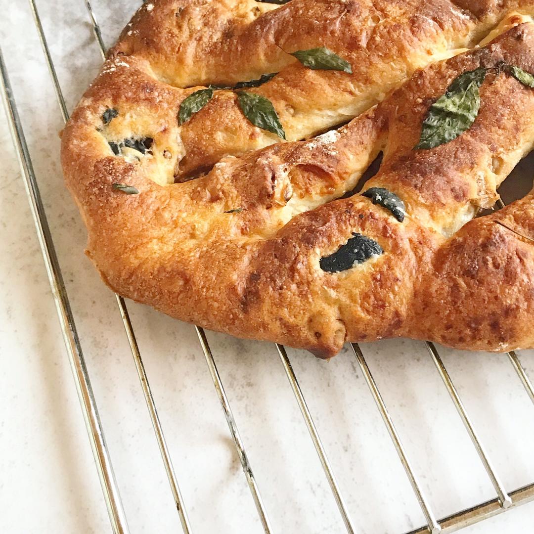 【my little nordic kitchen】全麦切达乳酪核桃黑橄榄Fougasse