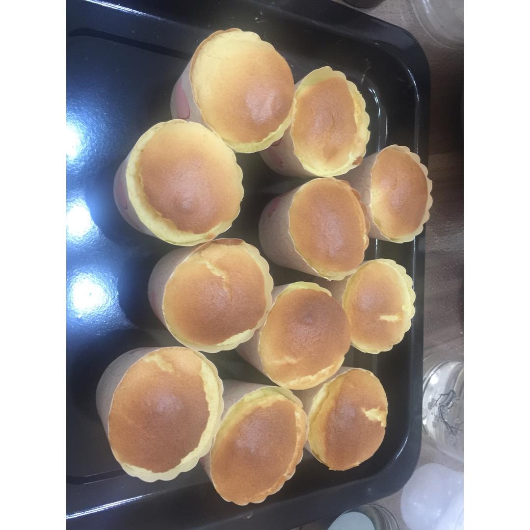 软绵绵的纸杯蛋糕