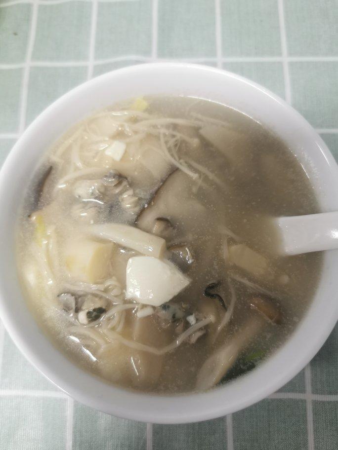 牡蛎菌菇豆腐汤