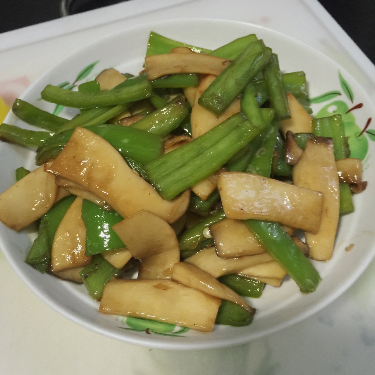 青椒素炒杏鲍菇