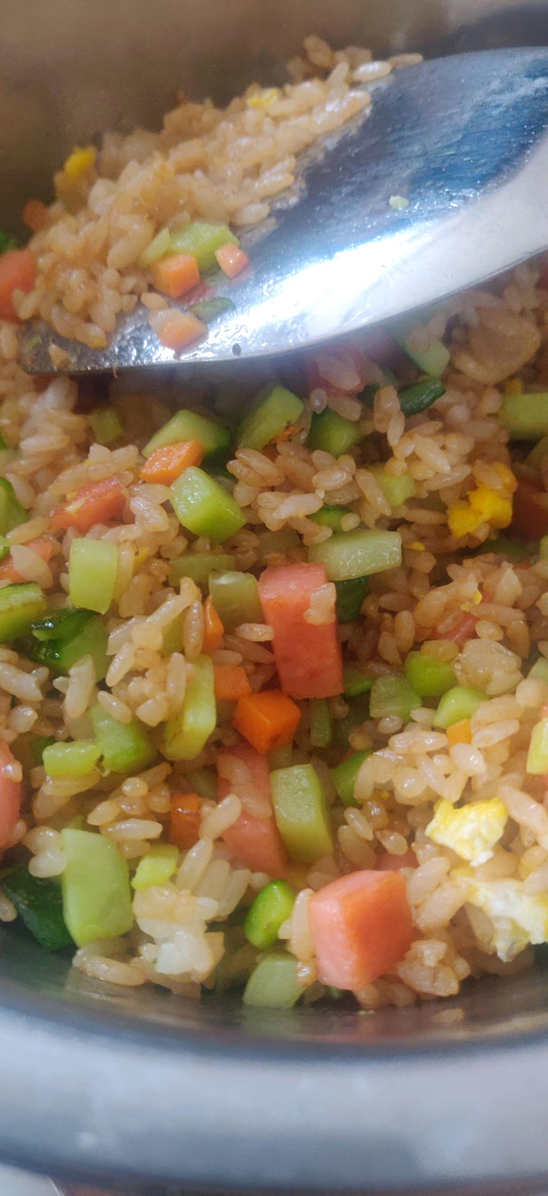 超级好吃的酱油火腿蛋炒饭！